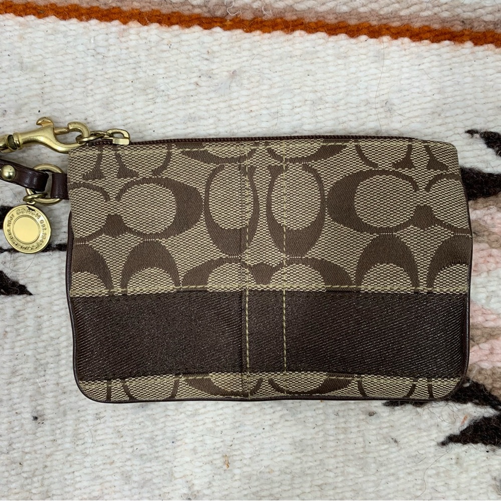 Vintage Coach Large Corner Zip Wristlet in Signature Jacquard Tan Canvas